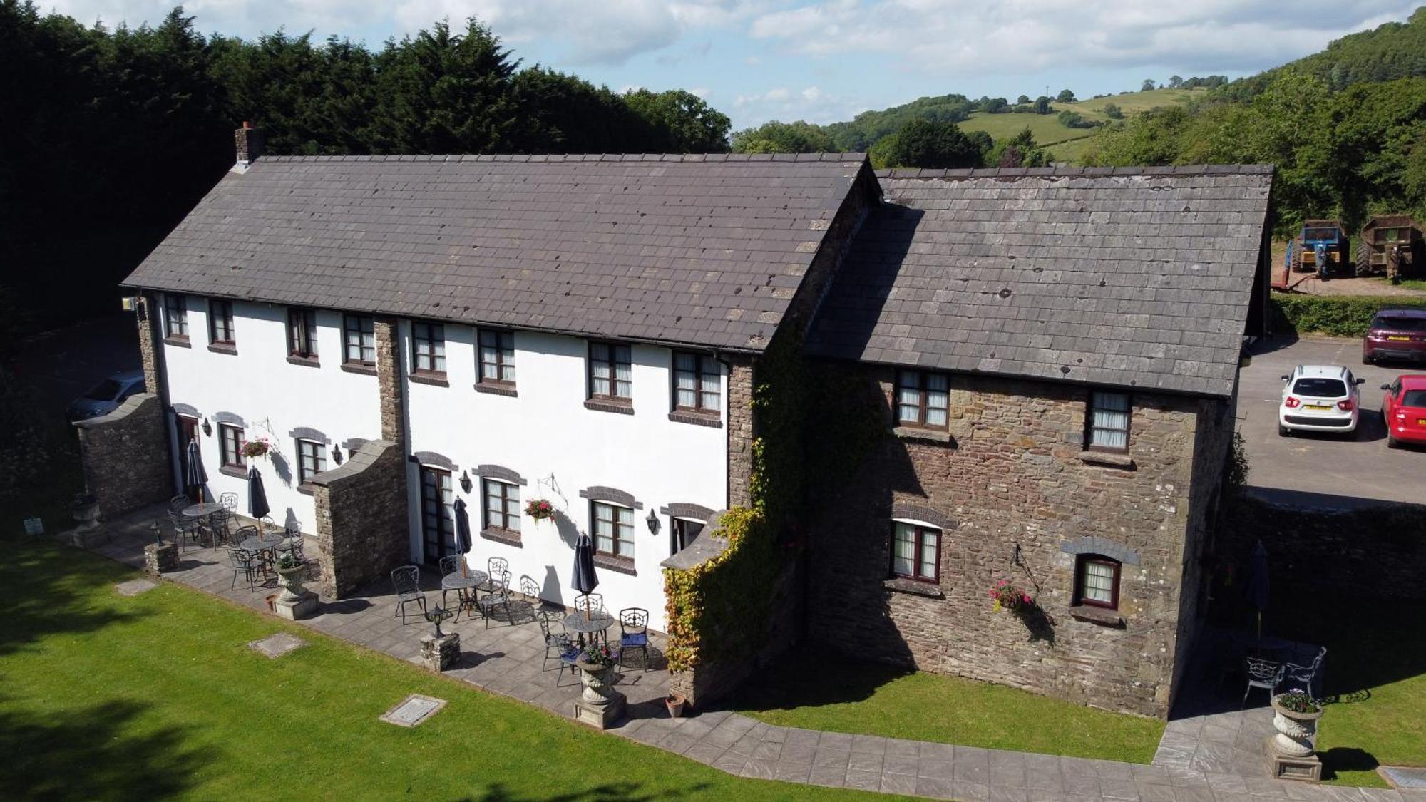 The Greyhound Inn And Hotel Usk Exterior foto