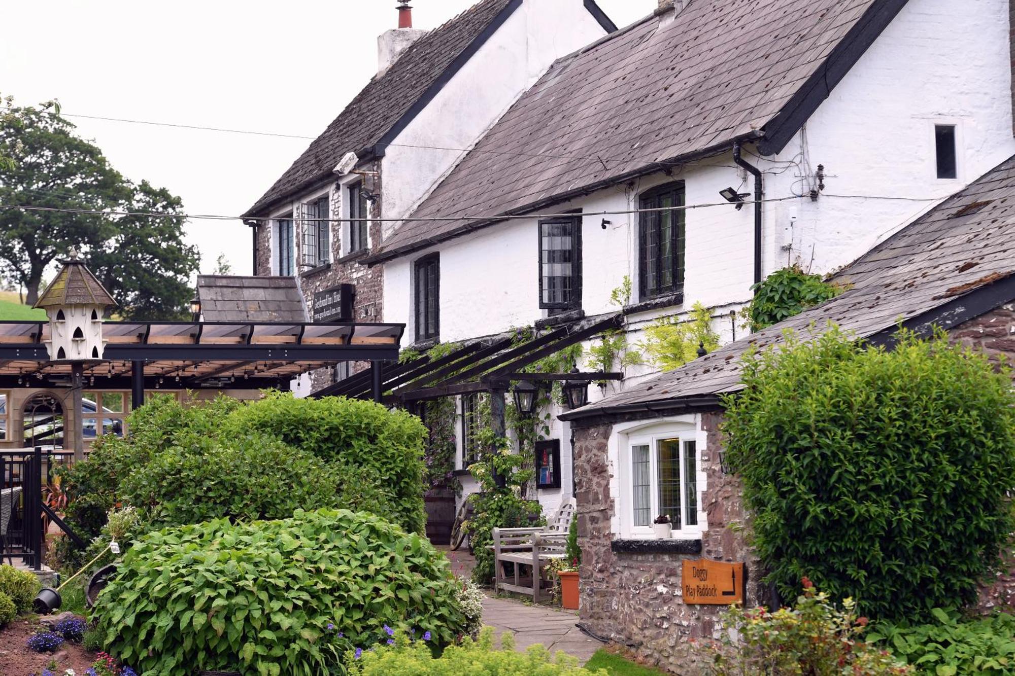 The Greyhound Inn And Hotel Usk Exterior foto