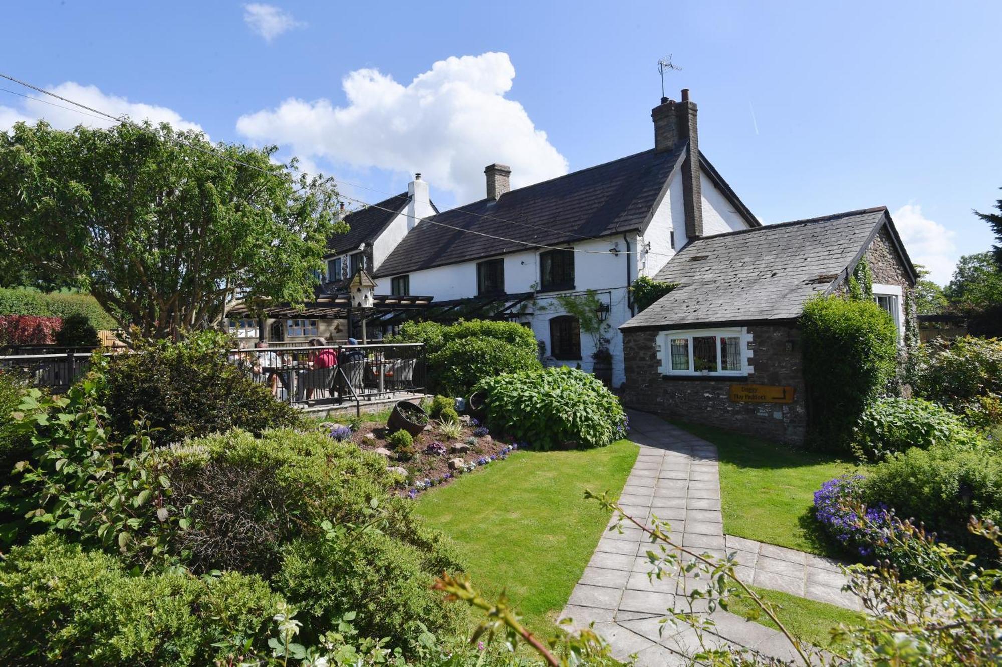 The Greyhound Inn And Hotel Usk Exterior foto