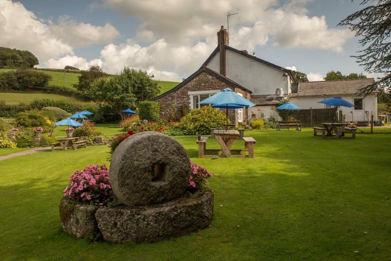 The Greyhound Inn And Hotel Usk Exterior foto