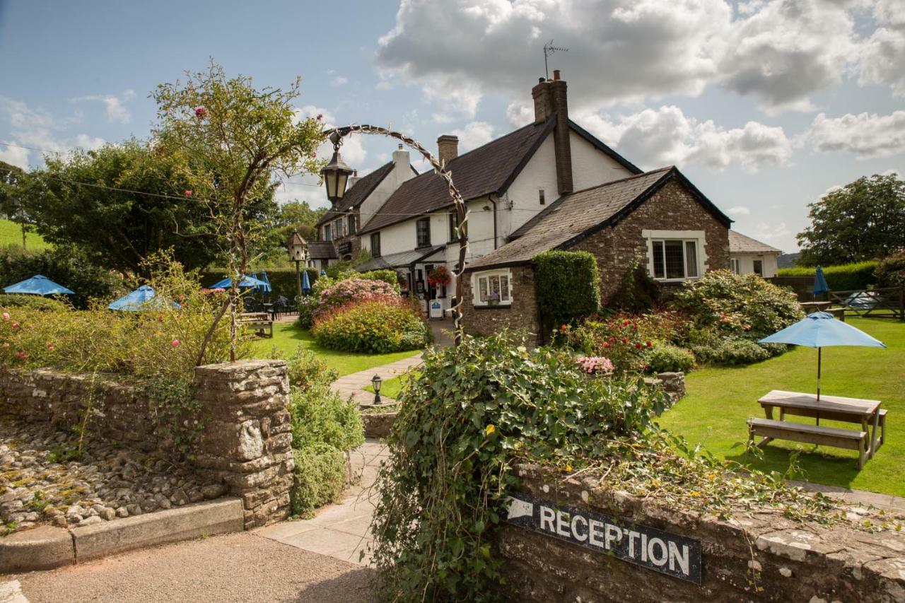 The Greyhound Inn And Hotel Usk Exterior foto